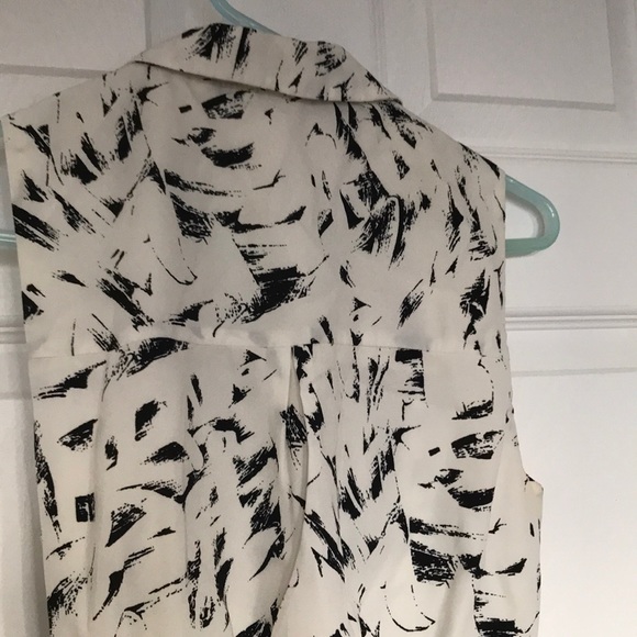 Off white sleeveless dress with pockets - Picture 4 of 10